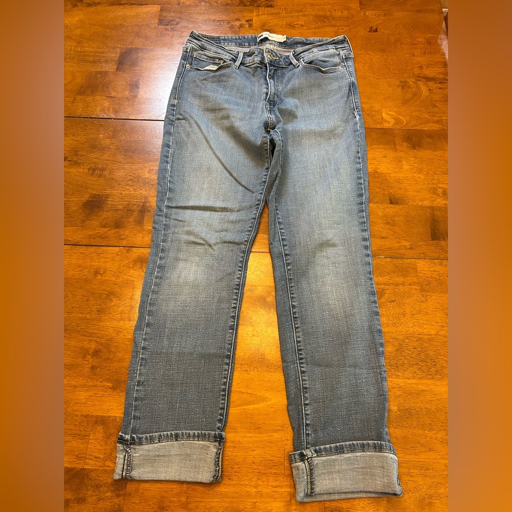 Women’s Levi’s Size 12 Mid Rise Skinny Jeans